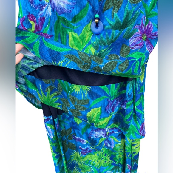 VINTAGE Vibrant Floral Rayon Dress - Picture 5 of 8